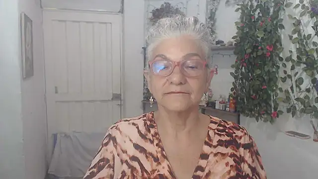 Snapshot of FunnyGrandma chatting on 02-18-25, 01:54 FunnyGrandma online show from 02-18-25, 01:54