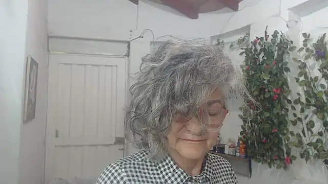 Snapshot of FunnyGrandma chatting on 02-19-25, 01:29 FunnyGrandma online show from 02-19-25, 01:29