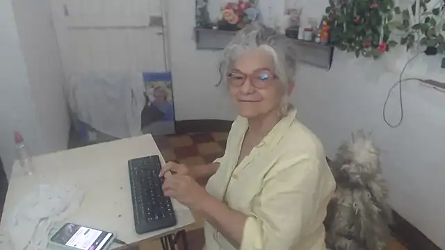Snapshot of FunnyGrandma chatting on 02-20-25, 03:12 FunnyGrandma online show from 02-20-25, 03:12