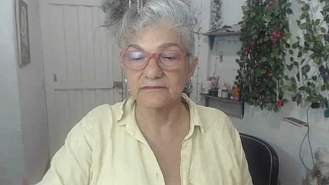 Snapshot of FunnyGrandma chatting on 03-10-25, 06:34 FunnyGrandma online show from 03-10-25, 06:34