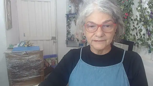 Snapshot of FunnyGrandma chatting on 03-12-25, 01:36 FunnyGrandma online show from 03-12-25, 01:36