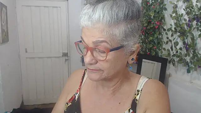Snapshot of FunnyGrandma chatting on 03-13-25, 12:16 FunnyGrandma online show from 03-13-25, 12:16