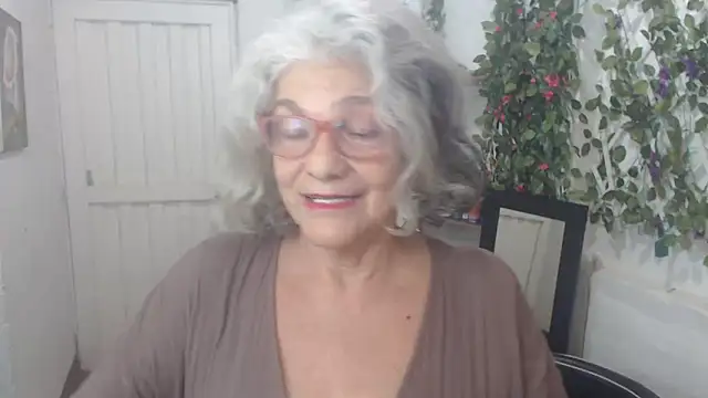 Snapshot of FunnyGrandma chatting on 03-13-25, 11:49 FunnyGrandma online show from 03-13-25, 11:49