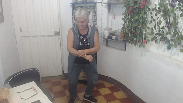 Snapshot of FunnyGrandma chatting on 03-14-25, 11:53 FunnyGrandma online show from 03-14-25, 11:53