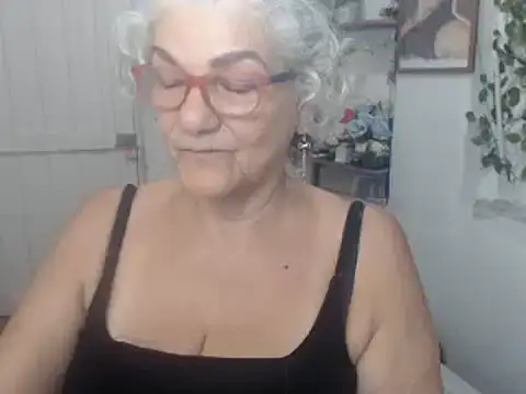 Snapshot of FunnyGrandma chatting on 09-11-25, 01:17 FunnyGrandma online show from 09-11-25, 01:17