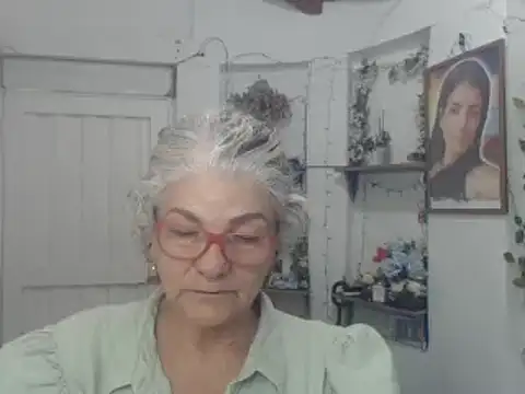 Snapshot of FunnyGrandma chatting on 09-16-25, 02:01 FunnyGrandma online show from 09-16-25, 02:01