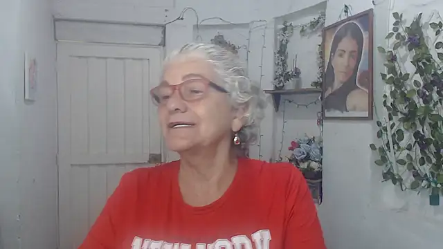 Snapshot of FunnyGrandma chatting on 09-19-25, 02:13 FunnyGrandma online show from 09-19-25, 02:13