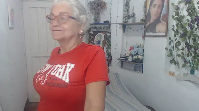 Snapshot of FunnyGrandma chatting on 09-21-25, 01:40 FunnyGrandma online show from 09-21-25, 01:40