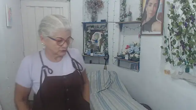 Snapshot of FunnyGrandma chatting on 09-21-25, 11:28 FunnyGrandma online show from 09-21-25, 11:28
