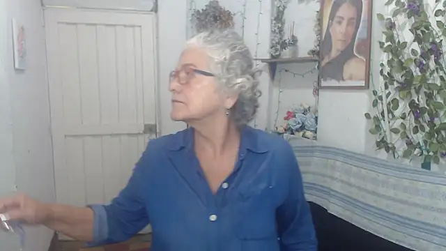 Snapshot of FunnyGrandma chatting on 09-25-25, 11:30 FunnyGrandma online show from 09-25-25, 11:30
