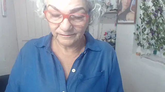 Snapshot of FunnyGrandma chatting on 09-30-25, 12:04 FunnyGrandma online show from 09-30-25, 12:04