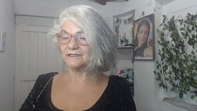 Snapshot of FunnyGrandma chatting on 10-03-25, 11:35 FunnyGrandma online show from 10-03-25, 11:35