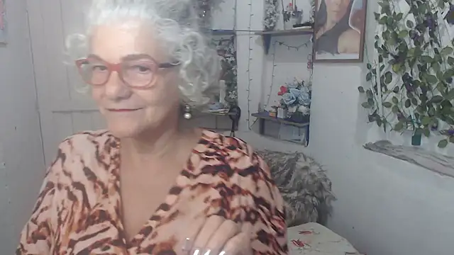 Snapshot of FunnyGrandma chatting on 10-09-25, 12:30 FunnyGrandma online show from 10-09-25, 12:30
