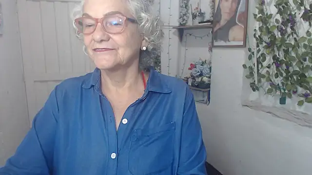 Snapshot of FunnyGrandma chatting on 10-13-25, 11:27 FunnyGrandma online show from 10-13-25, 11:27
