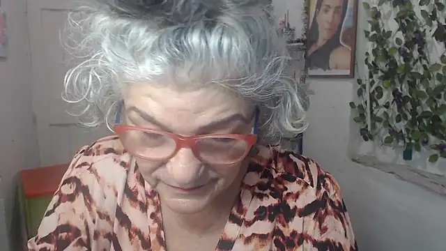 Snapshot of FunnyGrandma chatting on 10-16-25, 06:53 FunnyGrandma online show from 10-16-25, 06:53