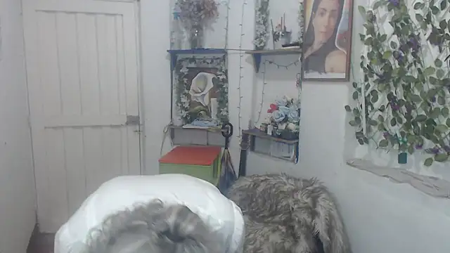 Snapshot of FunnyGrandma chatting on 10-18-25, 02:36 FunnyGrandma online show from 10-18-25, 02:36
