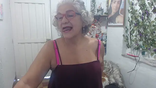 Snapshot of FunnyGrandma chatting on 10-19-25, 09:37 FunnyGrandma online show from 10-19-25, 09:37