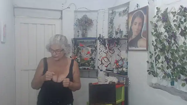 FunnyGrandma online show from 10-23-25, 03:06