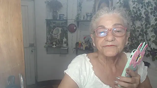 FunnyGrandma online show from 05-26-26, 01:23