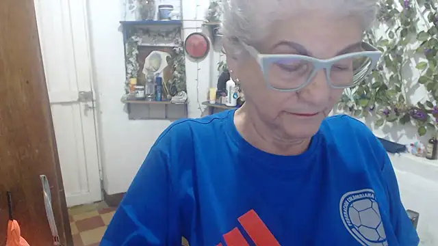 Snapshot of FunnyGrandma chatting on 07-04-26, 01:12 FunnyGrandma online show from 07-04-26, 01:12