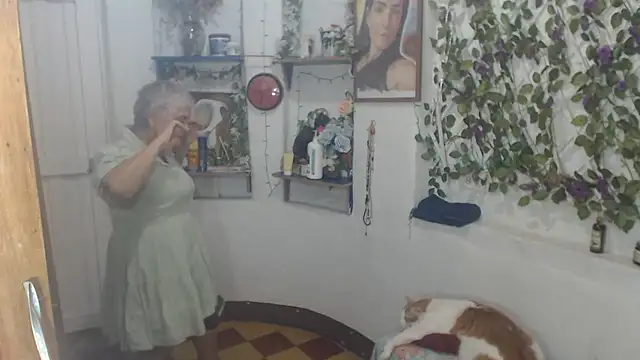 Snapshot of FunnyGrandma chatting on 07-07-26, 01:41 FunnyGrandma online show from 07-07-26, 01:41