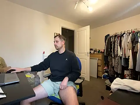 Snapshot of Kramer023 chatting on 02-17-25, 01:53 Kramer023 online show from 02-17-25, 01:53