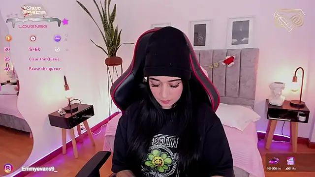 EmmyEvans1 online show from 12-16-24, 07:10