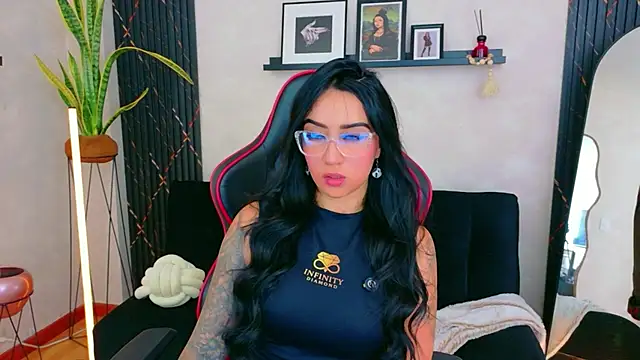 EmmyEvans1 online show from 05-12-26, 07:33