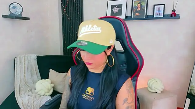 EmmyEvans1 online show from 05-26-26, 07:43