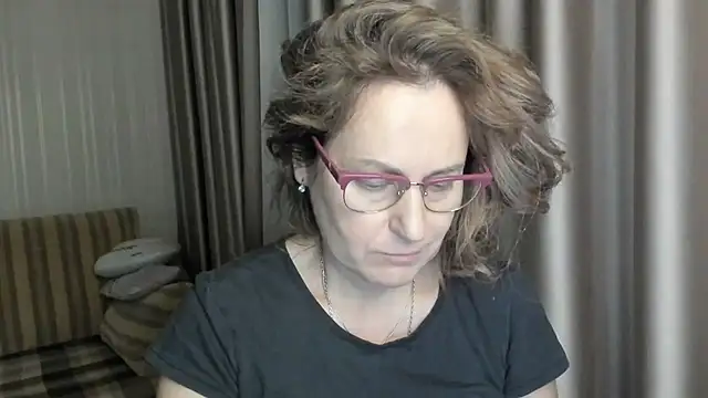 lauraoven online show from 12-30-24, 07:11