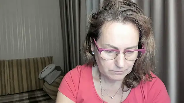 lauraoven online show from 01-12-25, 06:16