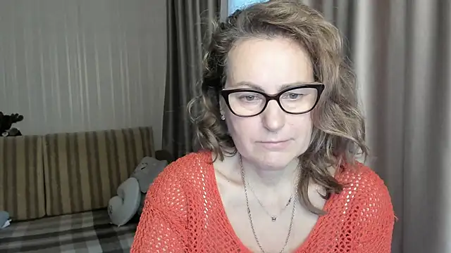 lauraoven online show from 01-20-25, 07:04