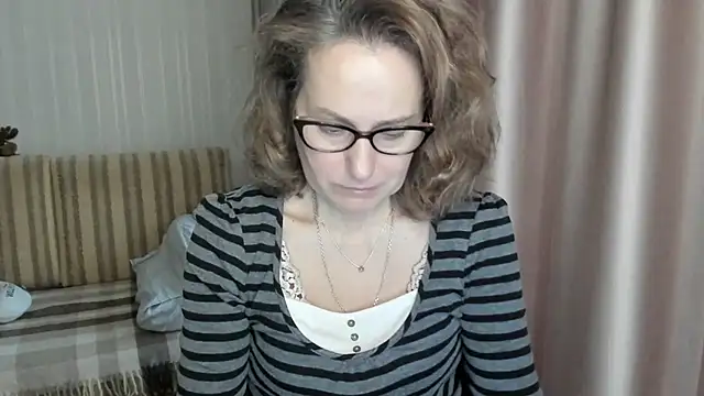 lauraoven online show from 02-12-25, 07:13