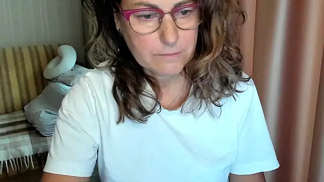 lauraoven online show from 10-10-25, 07:40