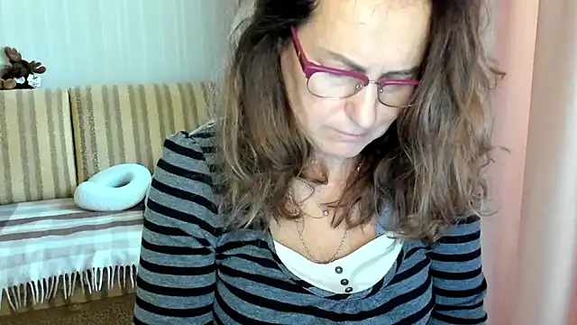 lauraoven online show from 10-17-25, 07:11