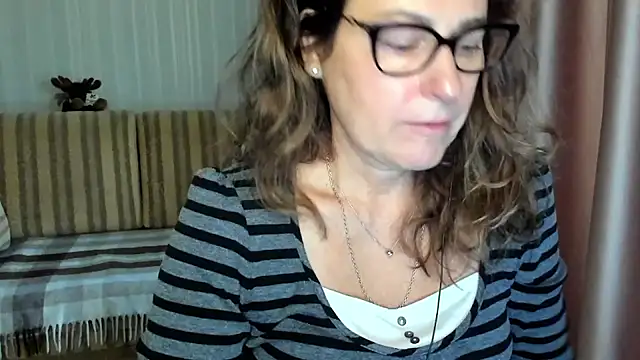 lauraoven online show from 10-26-25, 08:31