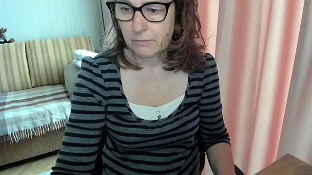 Snapshot of lauraoven chatting on 05-04-26, 08:43 lauraoven online show from 05-04-26, 08:43