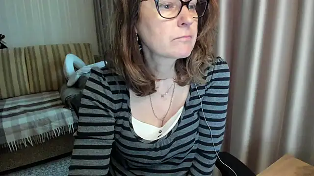 Snapshot of lauraoven chatting on 06-03-26, 05:18 lauraoven online show from 06-03-26, 05:18