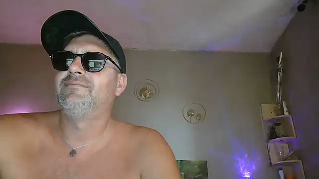 Snapshot of matrikes1 chatting on 07-16-26, 03:51 matrikes1 online show from 07-16-26, 03:51