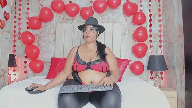 Snapshot of AranzaLatinBlacks chatting on 02-14-25, 07:02 AranzaLatinBlacks online show from 02-14-25, 07:02