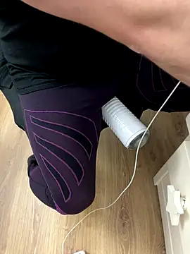 Snapshot of Mindnorthcam2 chatting on 11-30-25, 10:52 Mindnorthcam2 online show from 11-30-25, 10:52