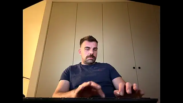 Snapshot of mrbigballs chatting on 10-25-25, 09:53 mrbigballs online show from 10-25-25, 09:53