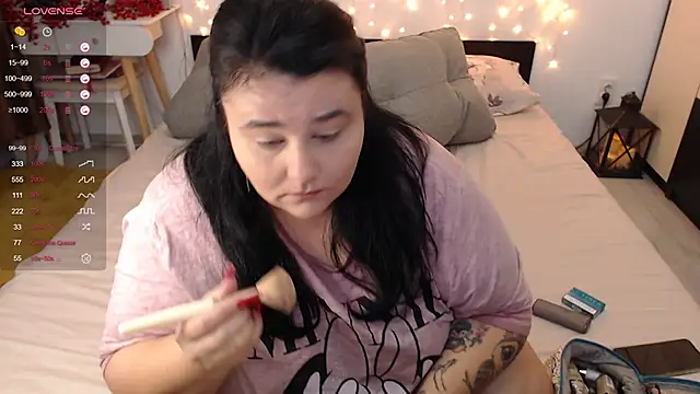 Snapshot of naughtykiss chatting on 12-08-24, 04:35 naughtykiss online show from 12-08-24, 04:35