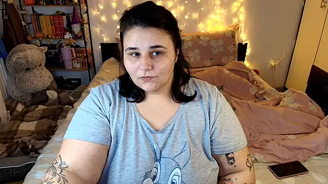 Snapshot of naughtykiss chatting on 11-13-25, 04:28 naughtykiss online show from 11-13-25, 04:28