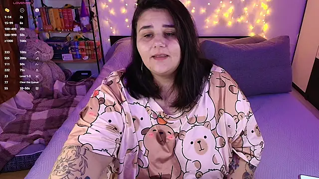 Snapshot of naughtykiss chatting on 11-17-25, 06:30 naughtykiss online show from 11-17-25, 06:30