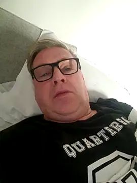 Snapshot of RobertStripX chatting on 12-15-24, 09:03 RobertStripX online show from 12-15-24, 09:03