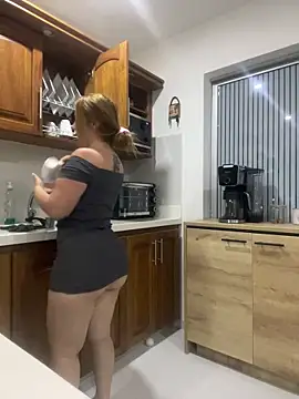 Snapshot of moniquerainx chatting on 12-13-24, 02:43 moniquerainx online show from 12-13-24, 02:43