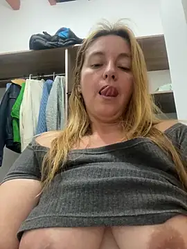Snapshot of moniquerainx chatting on 03-14-25, 03:37 moniquerainx online show from 03-14-25, 03:37