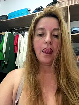 Snapshot of moniquerainx chatting on 09-27-25, 12:59 moniquerainx online show from 09-27-25, 12:59