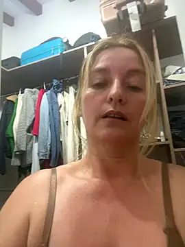 Snapshot of moniquerainx chatting on 12-21-25, 11:45 moniquerainx online show from 12-21-25, 11:45